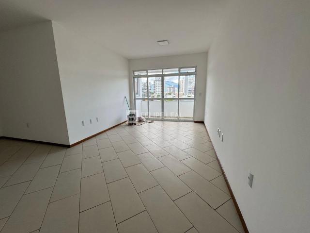 Apartamento para Venda em Palhoça/SC Centro 3 Quartos