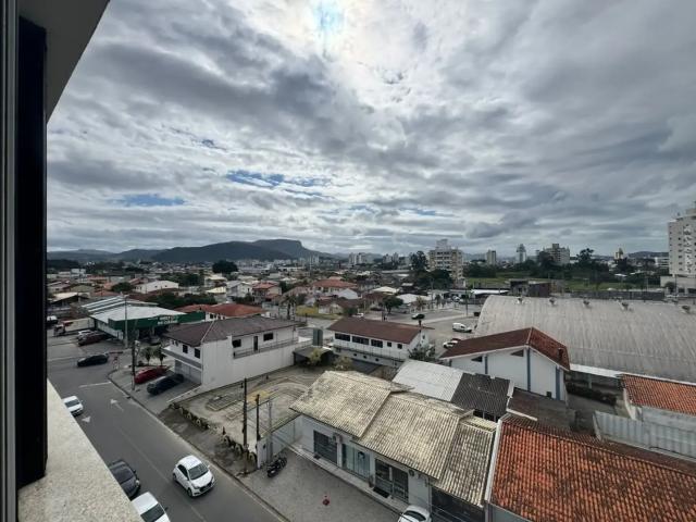 Apartamento para Venda em Palhoça/SC Centro 3 Quartos