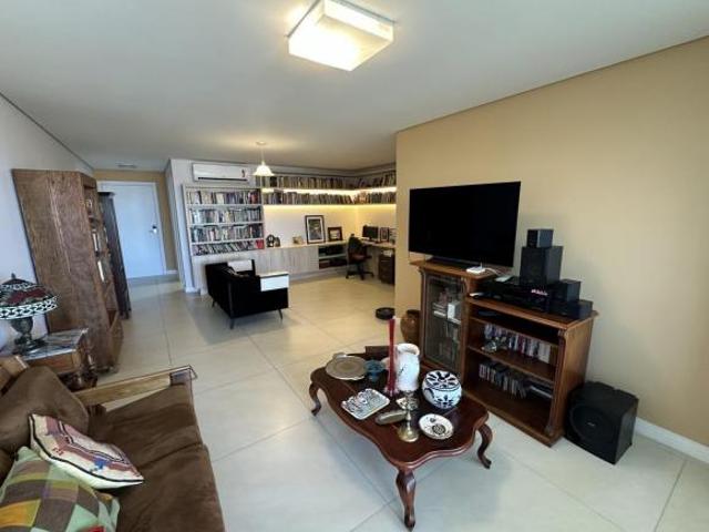 Apartamento para Venda em Pelotas, Areal, 2 dormitórios, 1 suíte, 3 banheiros, 2 vagas