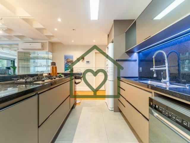 Apartamento para venda em Petrópolis de 150.00m² com 2 Quartos, 2 Suites e 3 Garagens