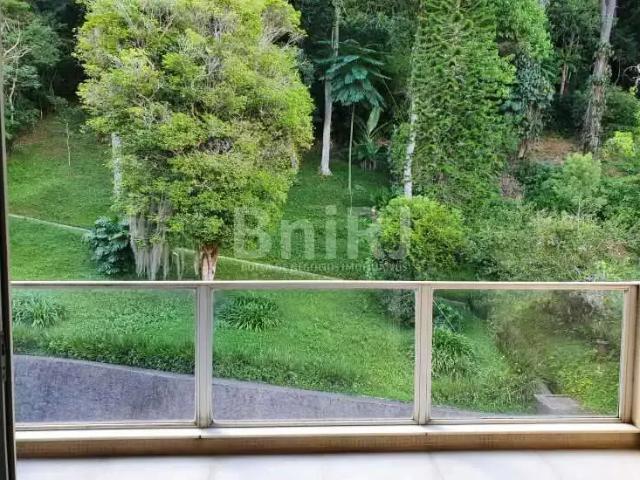 Apartamento para Venda em Petrópolis/RJ Valparaíso 2 Quartos