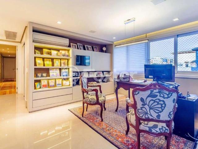 Apartamento para Venda em Porto Alegre/RS Auxiliadora 4 Quartos