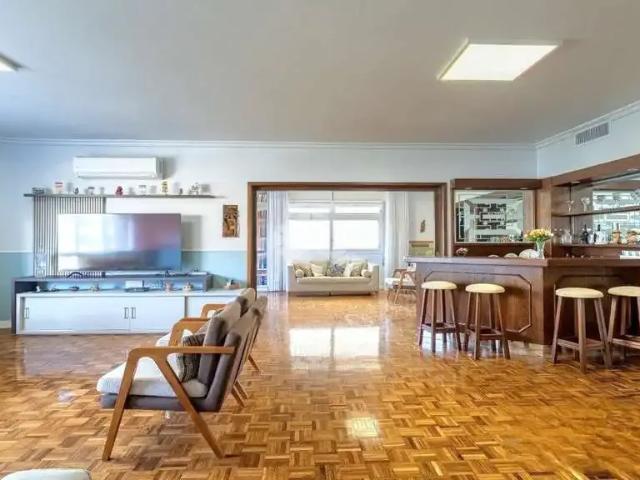 Apartamento para Venda em Porto Alegre/RS Farroupilha 4 Quartos