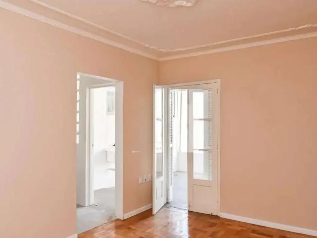 Apartamento para Venda em Porto Alegre/RS Vila Ipiranga 2 Quartos