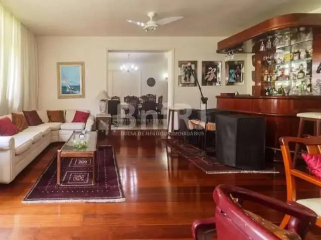 Apartamento para Venda em Rio de Janeiro/RJ Copacabana 5 Quartos