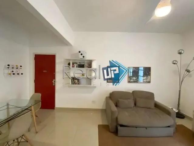 Apartamento para Venda em Rio de Janeiro/RJ Copacabana 2 Quartos