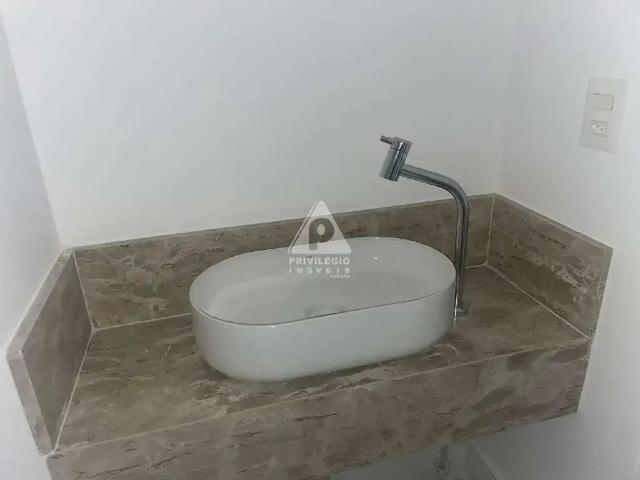 Apartamento para Venda em Rio de Janeiro/RJ Barra da Tijuca 2 Quartos