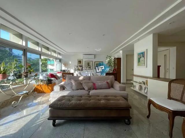 Apartamento para Venda em Rio de Janeiro/RJ Lagoa 4 Quartos
