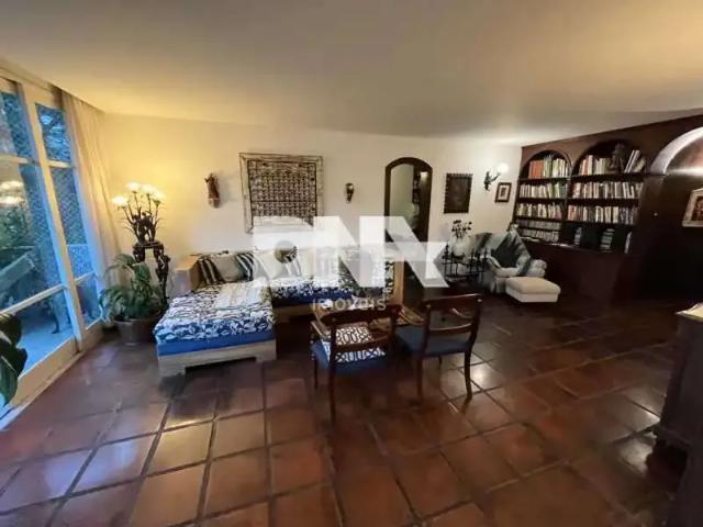 Apartamento para Venda em Rio de Janeiro/RJ Lagoa 5 Quartos