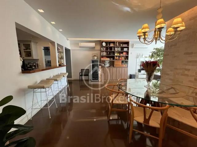 Apartamento para Venda em Rio de Janeiro/RJ Laranjeiras 3 Quartos