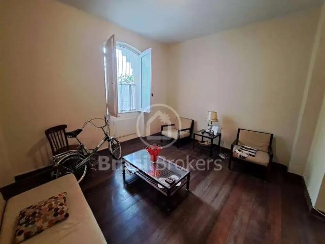 Apartamento para Venda em Rio de Janeiro/RJ Urca 2 Quartos
