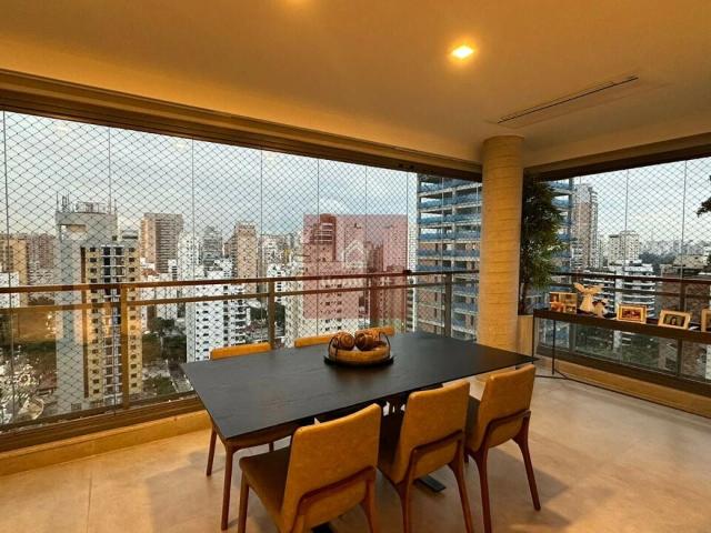 Apartamento para Venda em São Paulo/SP Moema 3 Quartos