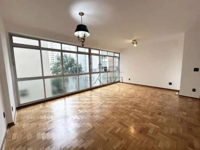 Apartamento para Venda em São Paulo/SP Jardim Europa 3 Quartos