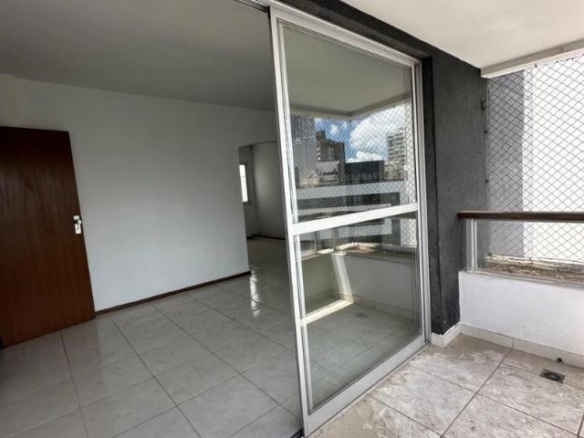 Apartamento para Venda em Salvador/BA Candeal 3 Quartos