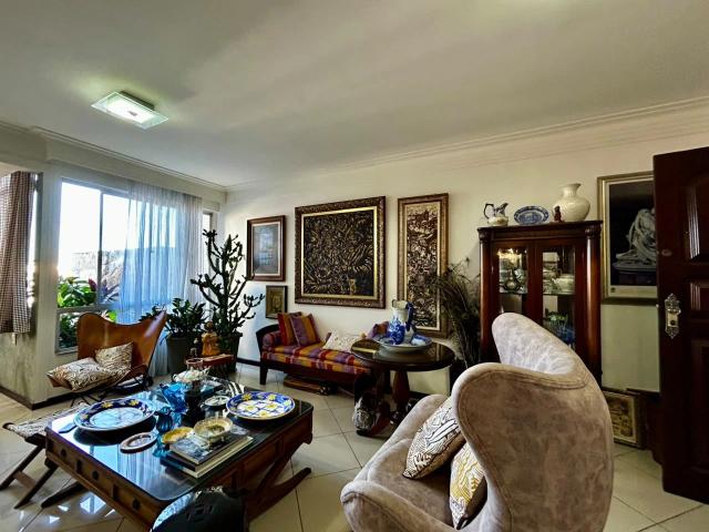 Apartamento para Venda em Salvador/BA Graça 4 Quartos