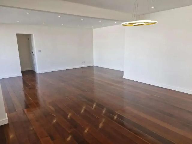 Apartamento para Venda em Salvador/BA Vitória 5 Quartos