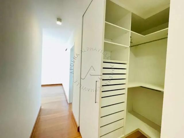 Apartamento para Venda em Santana de Parnaíba/SP Alphaville 3 Quartos