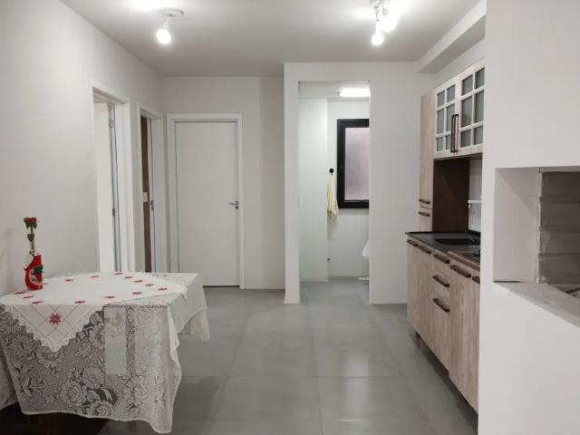 Apartamento para venda possui 62 metros quadrados com 2 quartos em Centro Pelotas RS