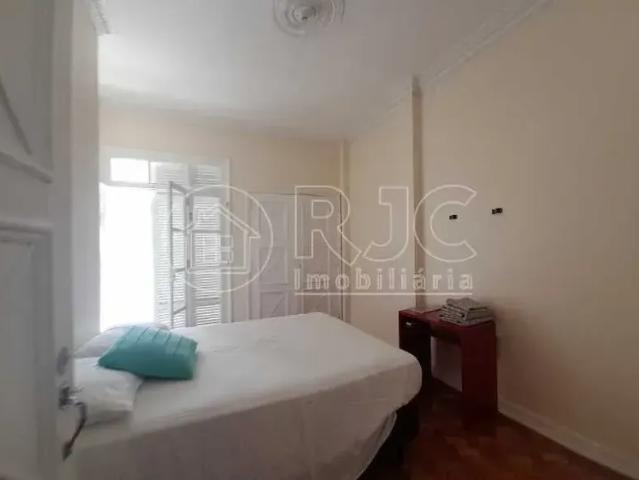 Apartamento para venda possui 220 metros quadrados com 4 quartos em Copacabana Rio de Janeiro RJ