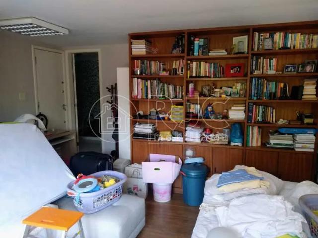 Apartamento para venda tem 165 metros quadrados com 4 quartos