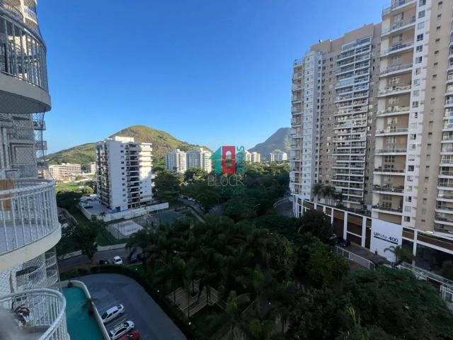 Apartamento para venda/aluguel com 2 quartos em Recreio dos Bandeirantes com 64m²