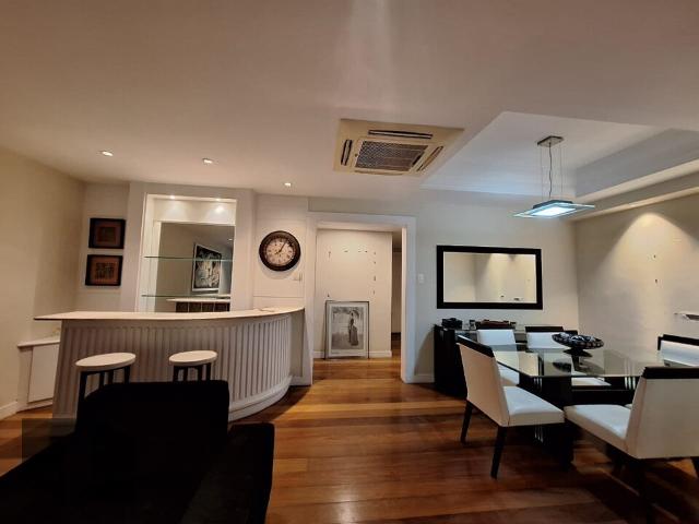 Apartamento para Venda/Aluguel com 4 quartos, 203 m² por R$ 2.100.000