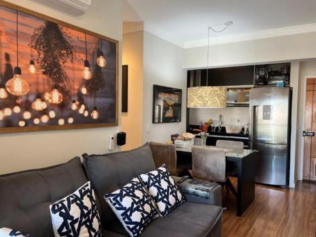 APARTAMENTO PARA VENDER NA LAPA COM DOIS DORMITÓRIOS, AR CONDICIONADO E VAGA