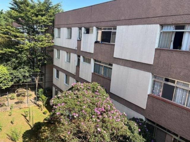 APARTAMENTO PARA VENDER NO COND CENTRAL PQ LAPA – SALA GRANDE VOLTADO PARA O JARDIM