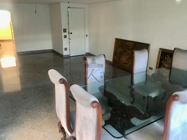 Apartamento Paraíso 3 Dormitórios 145m²