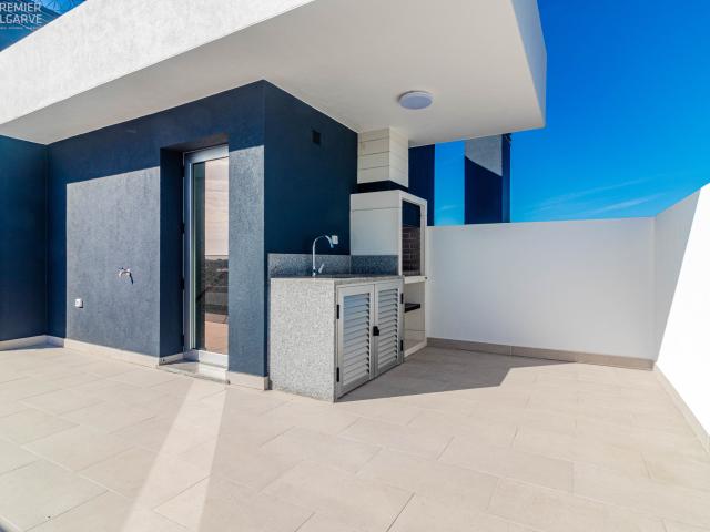 Apartamento penthouse T3 com 76.31m2 de terraço Montenegro, Faro