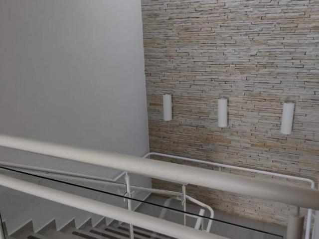 Apartamento piso superior 2 dormitórios 1 wc 1 vaga