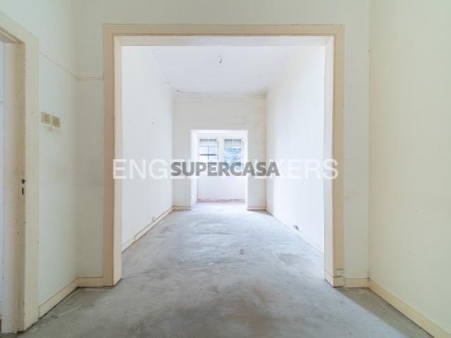 Apartamento por Remodelar com jardim na Graça