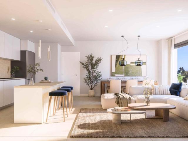 Apartamento planta baja con jardín y vistas al golf. 2 dormitorios, 2 baños. Estepona
