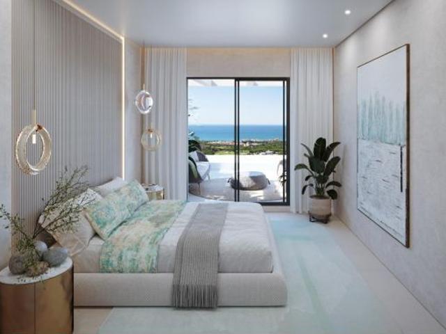 Apartamento planta baja de 3 dormitorios y 3 baños. Cabopino, Marbella Este
