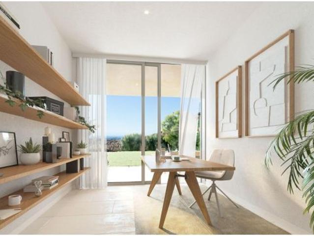 Apartamento planta baja de 3 dormitorios, 3 baños y jardín en El Higuerón, Fuengirola