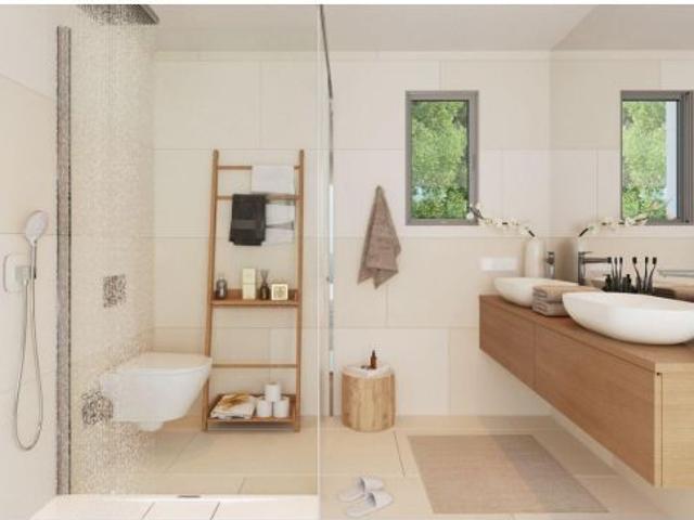 Apartamento planta baja de 3 dormitorios, 3 baños y jardín en El Higuerón, Fuengirola