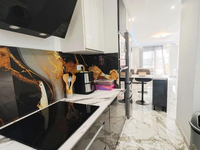 Apartamento planta baja en alquiler en Calaburra, Mijas