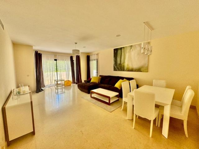 Apartamento planta baja en alquiler en El Madroñal, Benahavis
