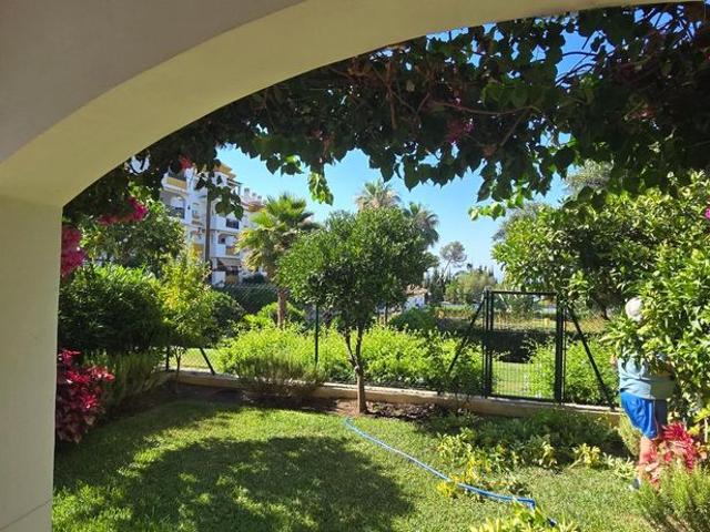 Apartamento planta baja en alquiler en Marbella