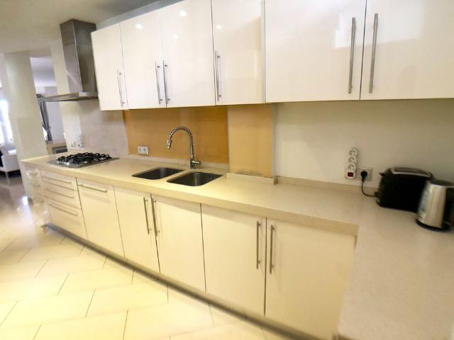 Apartamento planta baja en alquiler en Marbella, Marbella