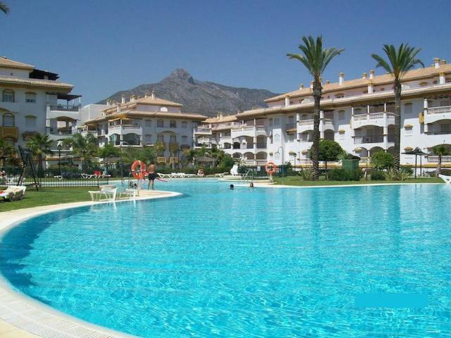 Apartamento planta baja en alquiler en Marbella, Marbella