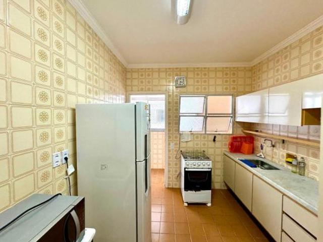 Apartamento próximo à praia com sacada — Pitangueiras — Guarujá