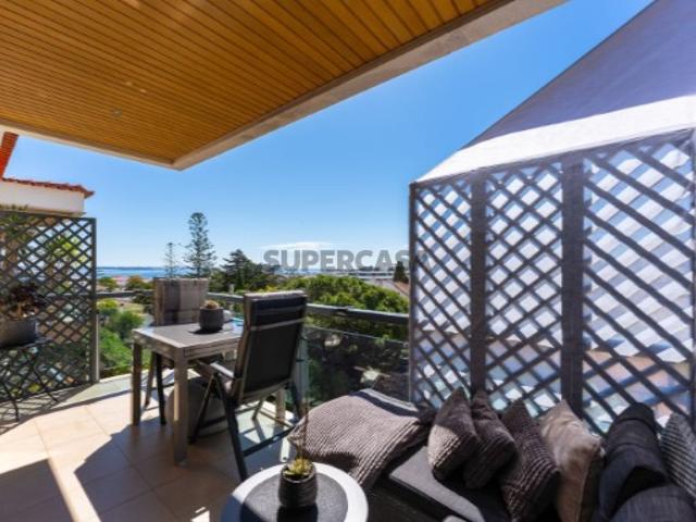 Apartamento Premium no Último Piso com Vista Mar e Garagem em Lagos