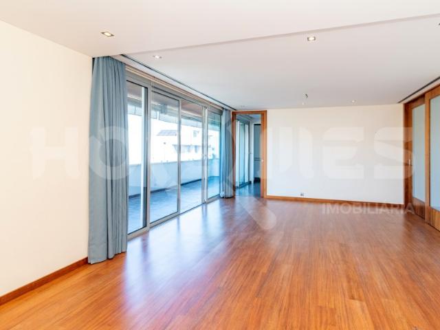 Apartamento | Qta das Nogueiras | Último Andar | Terraço | Garagem 80m2