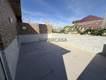 Apartamento Remodelado com Terraço e Excelente Localização Bairro da Encarnação, Lisboa
