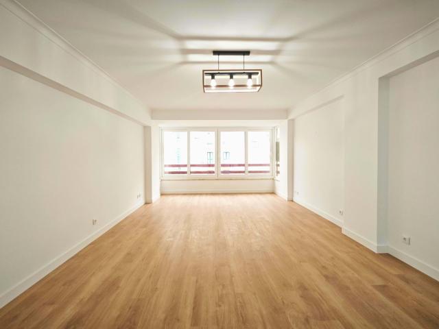 Apartamento remodelado com garagem e arrecadação perto do Metro