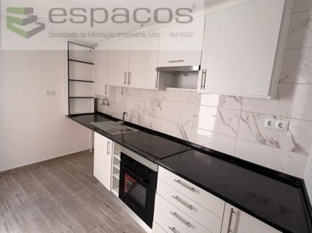 Apartamento remodelado em prédio histórico junto ao comboio