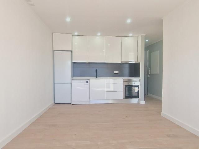 Apartamento Remodelado T2+1, Junto ao Jardim da Música e com Excelentes Acessos