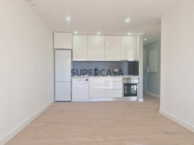 Apartamento Remodelado T2+1, Junto ao Jardim da Música e com Excelentes Acessos