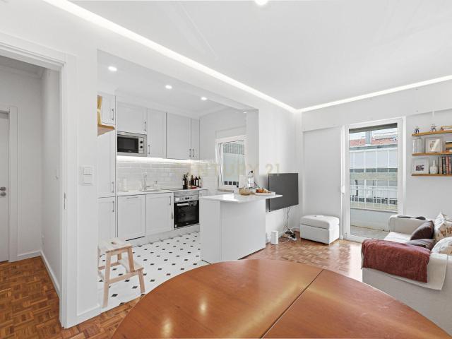 Apartamento Remodelado T2, Linda a Velha, Oeiras